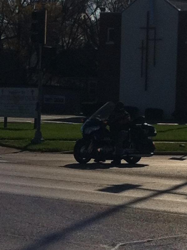 DattNiggaRip's tweet image. Dude Trippin #1Its cold as hell #2Motorcycyle #3NoHelmet
