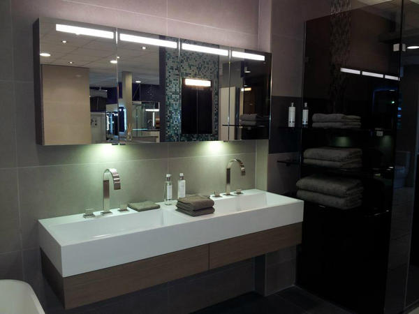 bathgallery's tweet photo. @theannatobin Hi Anna, you can shoot in our showroom. Just refurbed. See Image. Happy to talk about client shoots too. http://t.co/GUKcW2Sy