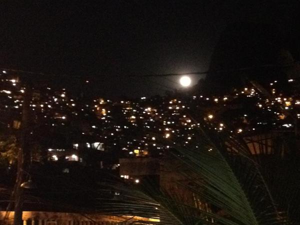 batukdgueto's tweet photo. favela só quem vive sabe o que acontece nela! http://t.co/hbmfumVL