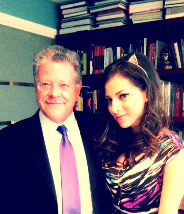 PatyCantu's tweet photo. Con el querido @SergioSarmient4
Gracias x la entrevista! #Aparador ya es nuestra canción! Jaja #CorazonBipolarCD http://t.co/XEjMW31f