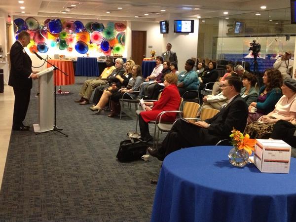 laurakunz's tweet photo. The @FinishAtUT program responding to needs of TX students/workforce - @arlingtontx &amp; @diane4texas talk success http://t.co/rKsBEk4q