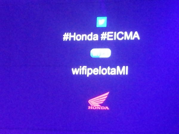 alla pelota di via palermk a milano aspettando la presentazione dei nuovi modelli honda, tra 20 minuti...