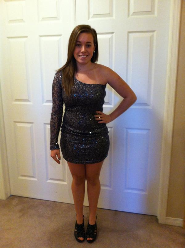 Michaela_Comba's tweet image. Winter formal dress? #thinkso
