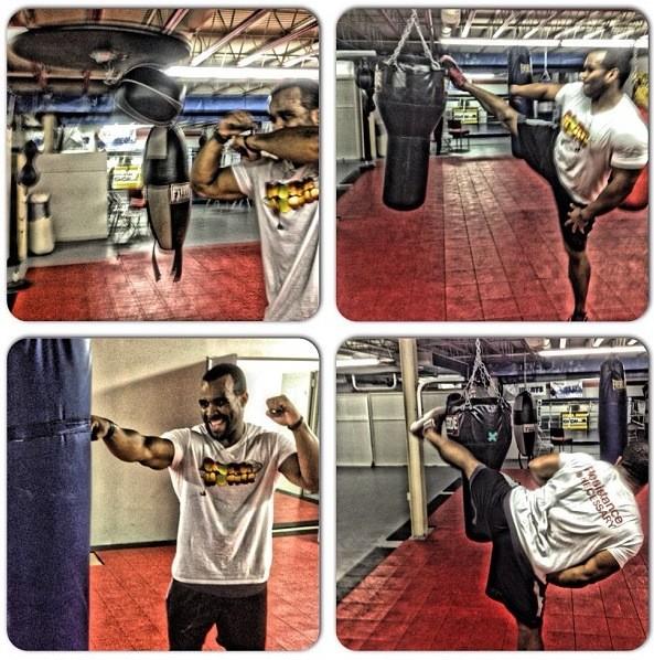 Silverback_TM's tweet image. #mondaymotivation 4 u! mixing up my workout. Flexibility &amp;amp; agility are just as important as strength #MuscleHustle