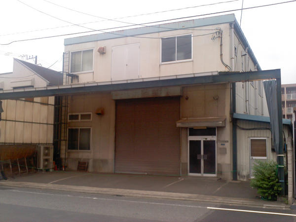 gratefulcrane's tweet photo. 【貸倉庫･事務所】
東急池上線『千鳥町駅』徒歩10分
物件：千鳥2丁目倉庫・事務所
住所：大田区千鳥2丁目9番9号
面積：270.00㎡(81.67坪)
賃料：750,000円
備考：駐車スペース5台分 http://t.co/OmuuTCC8