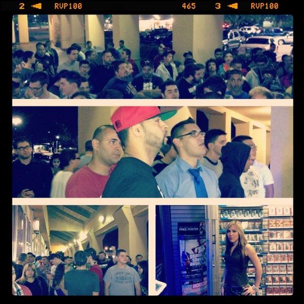 RumbleBunny777's tweet image. Another successful #midnightrelease #blackops2 #codblackops2 #callofduty #ps3 #xbox360 @GameStop