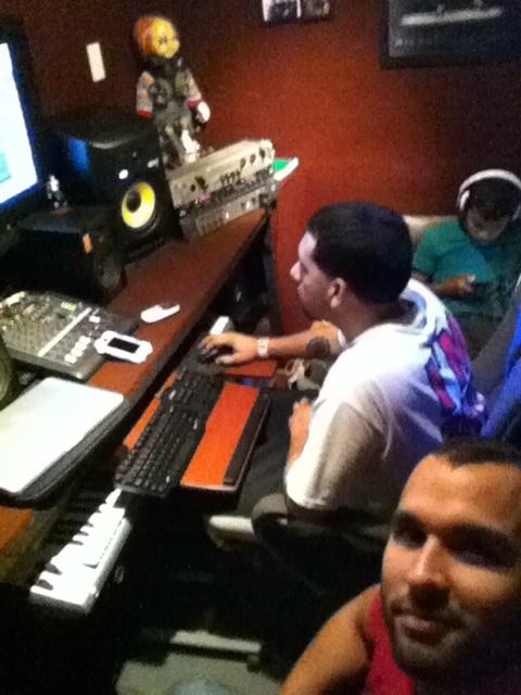 Johnpatinomusic's tweet image. En @AREA51MUSIC con #Toxik&amp;amp;Asid mezclado #PROTOTYPE2013 otra cosa! #BinaryMusic #FutureStuff #NewGame #NewTerritory