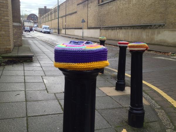 GrahamMiles's tweet photo. The Greenwich guerrilla knitters have been busy twiddling their woolly fingers again. http://t.co/SNn81882