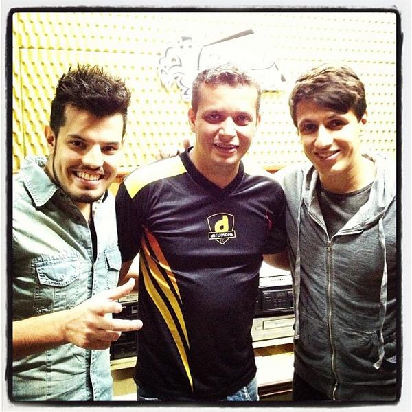 JCesareAdriano's tweet image. Com o nosso amigo Caju na @band905 (@BandFMoficial) ao vivo no 90,5 de Ribeirão !!! #coracaosoquervoce #vaigatinha
