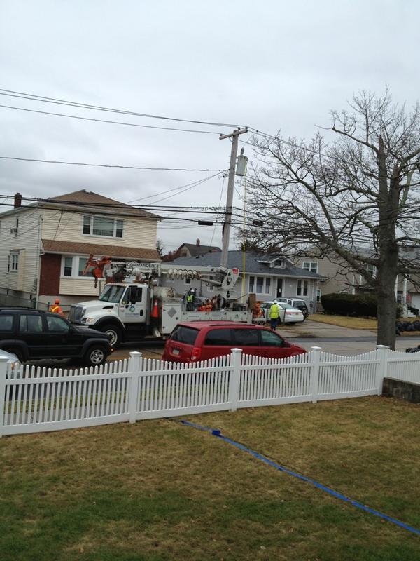 david_grantz's tweet photo. @lipanews - we have power! Thank you #burlingtonhydro #EastRockaway http://t.co/XxeIqnXV