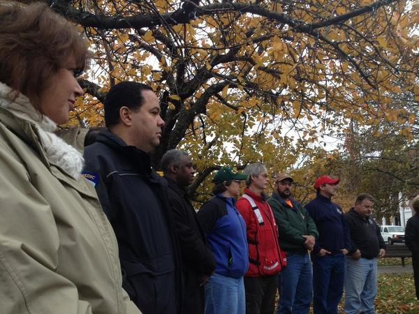 BalloonParadeCT's tweet image. #UBSParadeSpectacular Grand Marshals - Stamford's #hurricaneSandy Heroes!!!