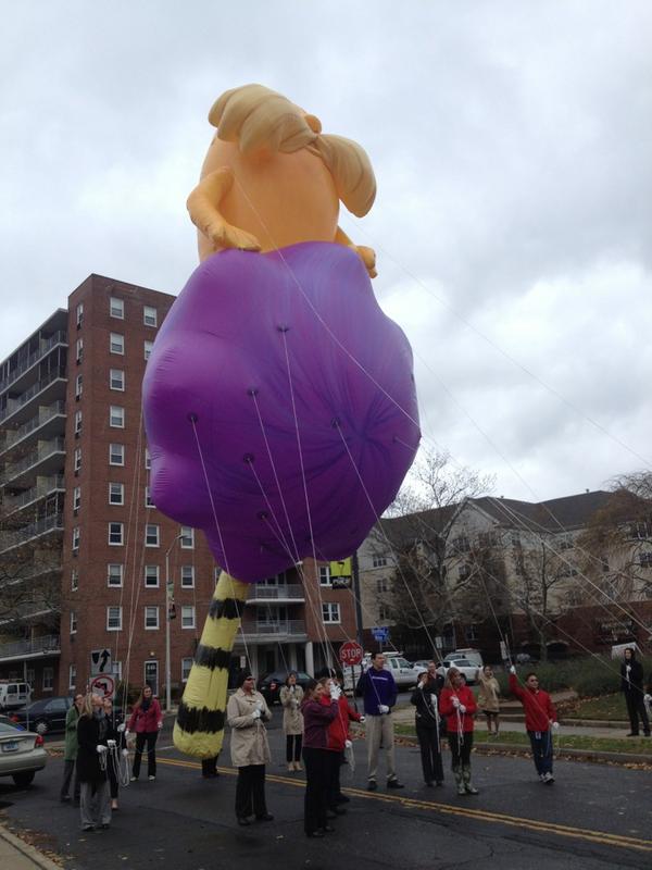 BalloonParadeCT's tweet image. #UBSParadeSpectacular balloon handler training!