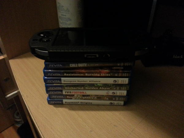xFayedMahmoudx's tweet photo. My vita collection is still not complete with out assassin's creed ! !! http://t.co/nD2LHXwL