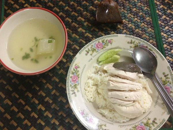 barameechnk's tweet photo. เดี๋ยวกินเผื่อน้ะคร้าบบ #ข้าวมันไก่ #pantip #earthaf9.net #facebookearthaf9 http://t.co/6WARmwgB