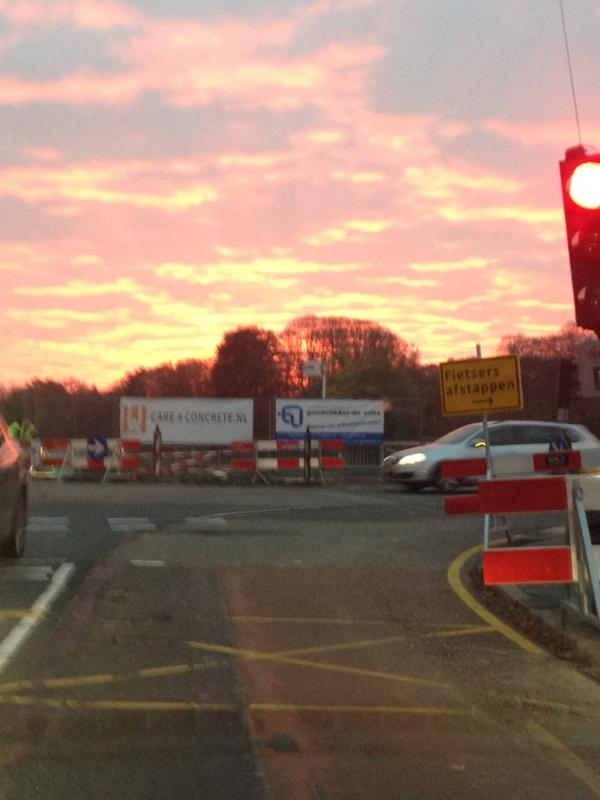 Jorien_Terlouw's tweet image. Met zo'n lucht is het wachten op de #brug in #ommen een stuk minder erg! #goedemorgen