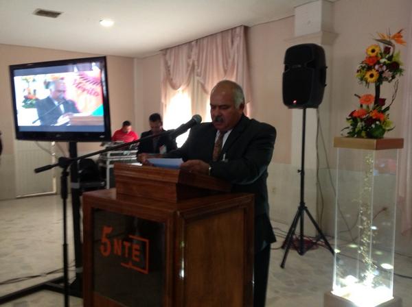 Rios_SNTE5's tweet photo. Un grande del pueblo Mágico Parras de La Fuente Coahuila Profr. José Martín Monsivais Escobedo en sus emotivas palabras http://t.co/kAl3rgXa
