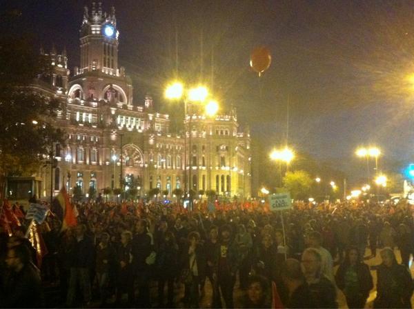 fedsp's tweet photo. Cibeles and the Paseo full well before the main demo due to arrive #14N http://t.co/yeuJyCYo