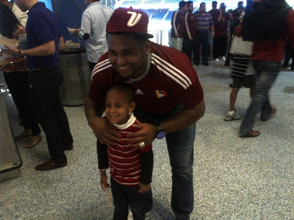 Gleidyy's tweet image. ♡ RT @KFP48 #PandaModeOn y #VinotintoMode On