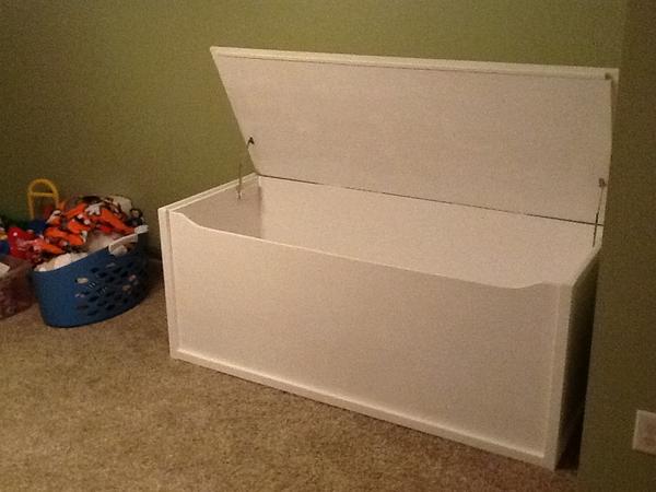 DadOfTwinsPlus1's tweet image. In a weird kind of way, the deck build might have been easier then the toy box...#dadprojects