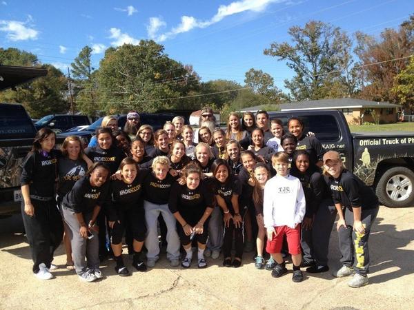 Kellyodavis1's tweet image. @Kellyodavis1 @christyedens @doloreslong @mwinegard #forgeteverytime