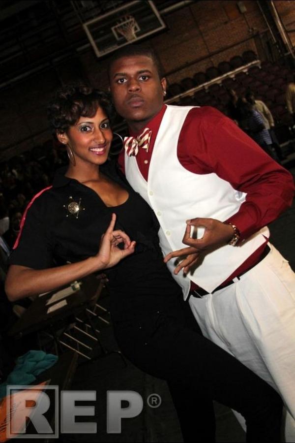 _Krt_Z's tweet image. @Tail_Pearl found this pic of us at #Extrav2012! She was my right hand tho! 😊