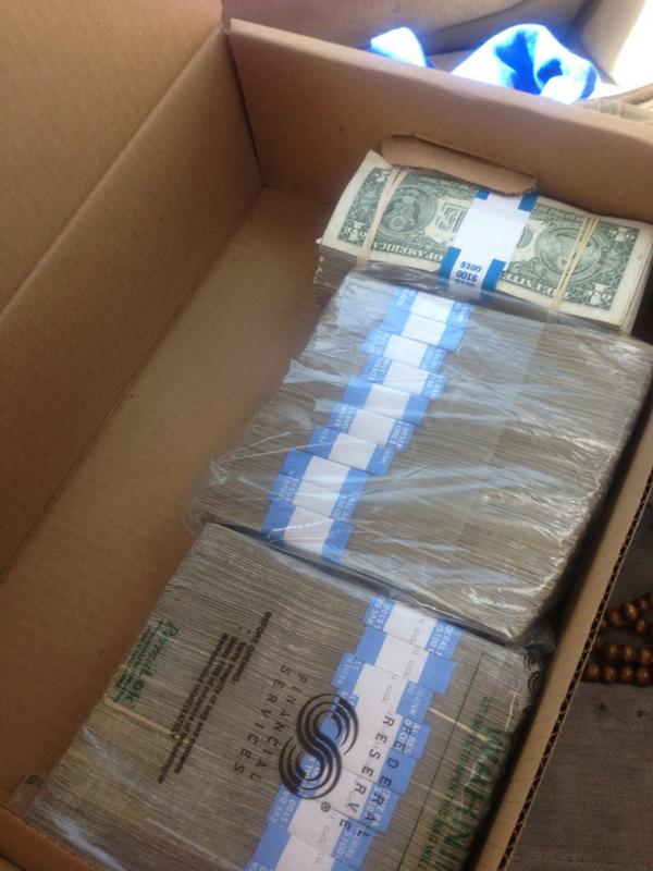 Gucci7_'s tweet image. THAT'S 3 RACKZ #BLUSTERS SATURDAY MOVIE !