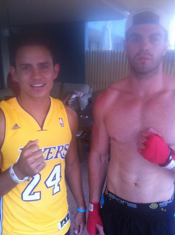 SNAPSHIFTpfp's tweet photo. Boxing at the HQ nothing better than #hardwork http://t.co/HmwbzBrB