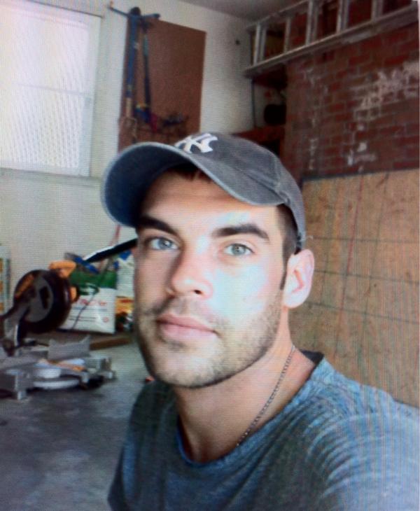 tripp_03's tweet photo. Face of a GOD DAMN!!!!! "@loadedupOZ: “@nativenate19: Another day of construction http://t.co/Vo5kEEGd” #sexy &amp; #hotguy"