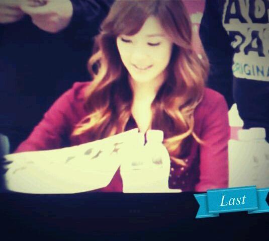 [PIC][15-11-2012]SNSD xuất hiện tại buổi fansign cho thương hiệu "LG" vào chiều nay - Page 3 A7vN8j3CUAAsOSp