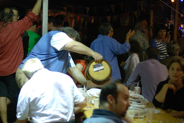 Nouveau Lapierre, <a href="/worstmakers/">Brandt & Levie</a> met warme Beaujolais-worst op broodje van Karel met Metras, Pacalet <a href="/Vleckwijnen/">Vleck wijnen</a> heden