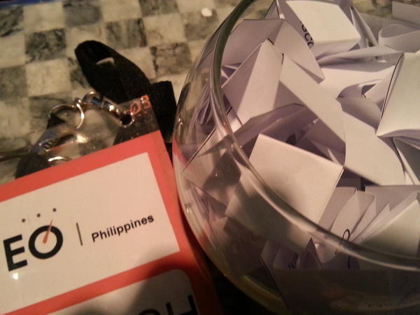 EOPhilippines's tweet photo. Whose name will be drawn for the iPad mini? #EOPhilippinesXmas http://t.co/AzbEItn8