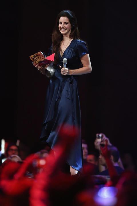 DelReyNewsflash's tweet photo. Doesn't Lana Del Rey look cute at the EMAs 2012 in Frankfurt? http://t.co/cQZzkdhX