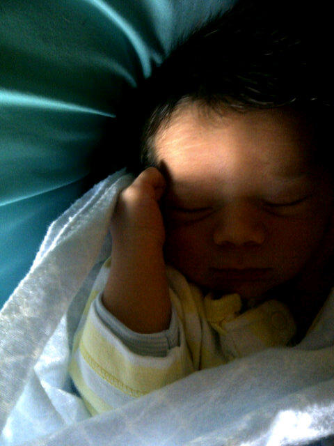 adrianafloreso's tweet photo. Les presento a Patricio, mi primer sobrino! http://t.co/70GzS57U