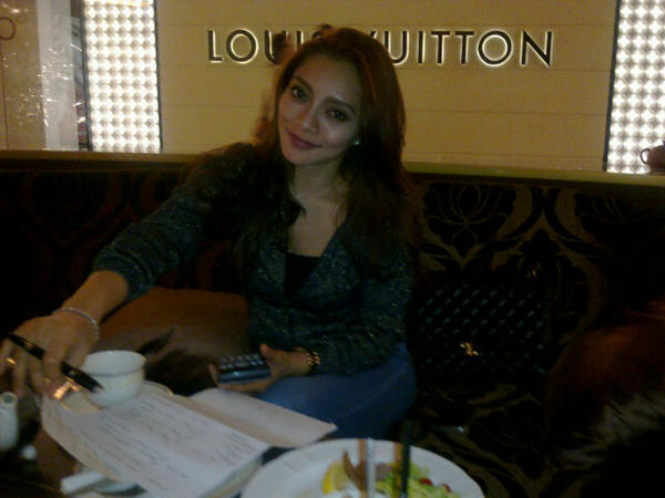 onlydianarafar's tweet photo. Smg deal biz utk hari ni menjadi, awal muharram ni doakan diana ye.. http://t.co/5GigP4qr