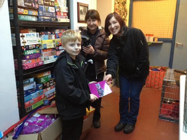 DylanWardArt31's tweet photo. @whiskas_uk me donating all the goodies to the animal refuge today and one tiny little excited kitten thanks again 🐱 http://t.co/GHPnf0D7