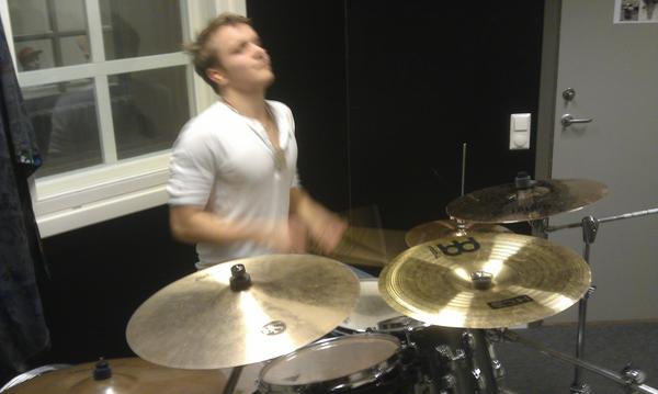 RATE_Official's tweet photo. Our drum machine! http://t.co/M2FoiiRd