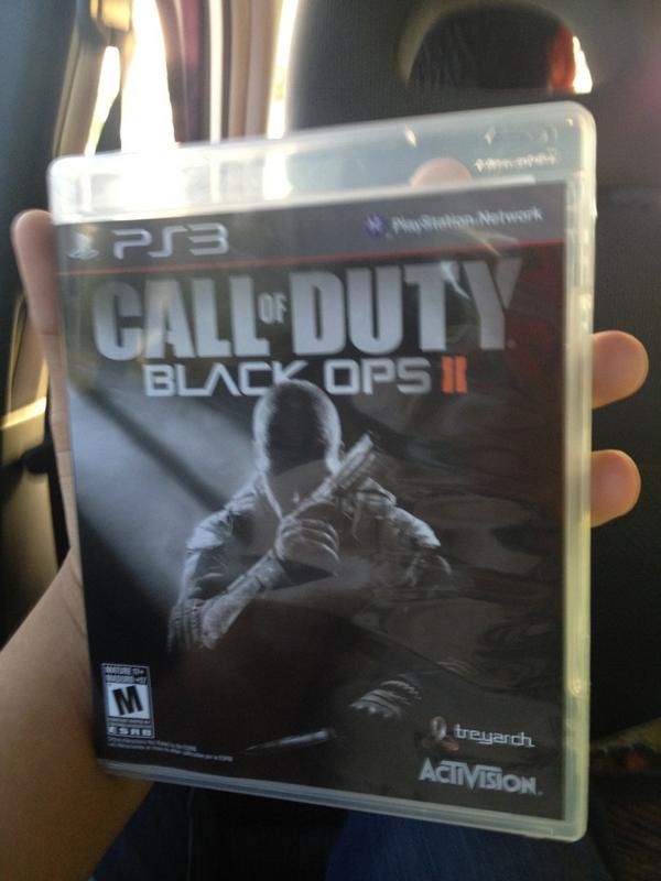 AppleMasterT's tweet image. Ya tengo mi Black Ops 2 después del día de lanzamiento y lo reserve pero tuve que esperar por el Fail en la tienda