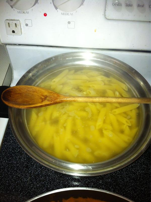 Alanzda's tweet image. Fun fact putting a wood spoon over water really does stop it from boiling over #cookinggenius #pinterest