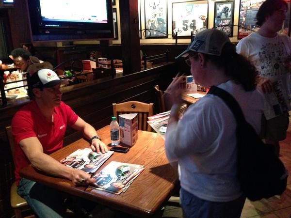 BeesRacingBuzz's tweet photo. @TimGeorgeJr meeting @NASCAR_Trucks @HomesteadMiami fans @Applebees in Florida City right now. http://t.co/kKpW0A6u