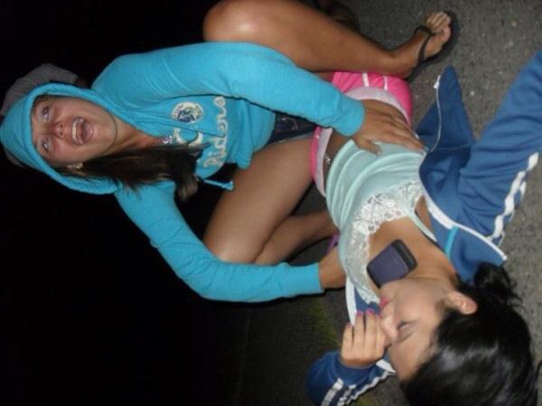 AGouldd's tweet image. #tbt #notkiddingthough #sameposition #bestfriend #loveyoumore @ahaleyy &amp;lt;333