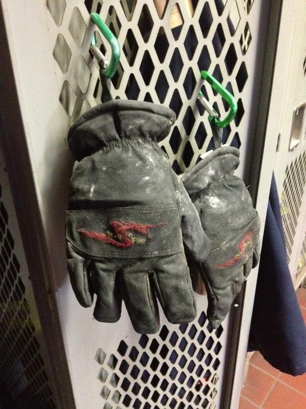 DragonFireGlvs's tweet image. Quick drying so u can stay #combatready drying #gloves out after a first in #fire #topgrain #leather