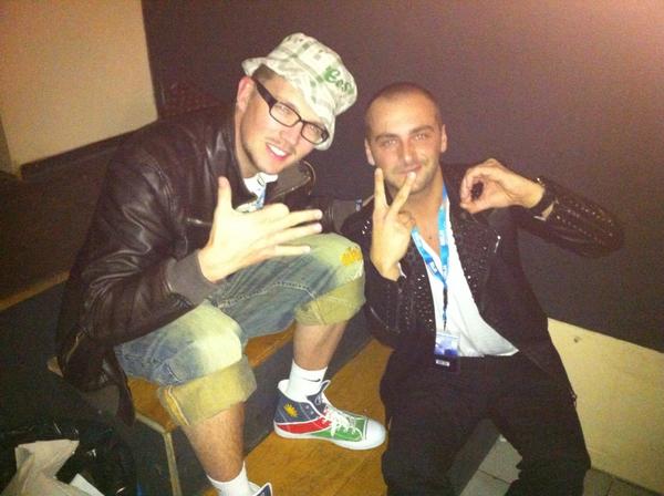 SfArtists's tweet photo. #soundrausch backstage mit den Künstlern @eesyees @velvetoskar http://t.co/rJqSWVpw