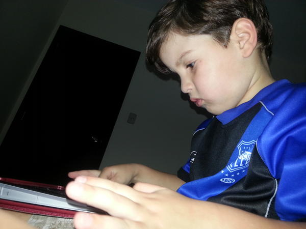DomeSprt's tweet photo. Mi sebas ama todas las aplicaciones de mi #Sonytablet!!! No para de jugar! #sonyfan http://t.co/zTDoEXZH