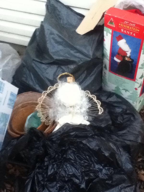 KittyDXRO's tweet image. It's too cold for angels to fly.