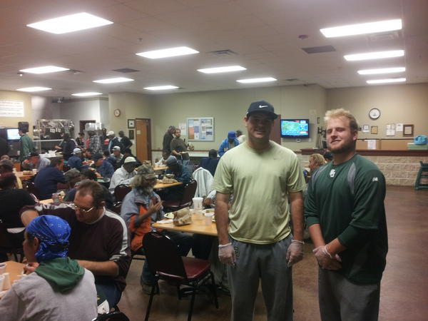 BUgolffacts's tweet image. The bears help out with the salvation army soup kitchen every year #fact #SicEm #communityservice