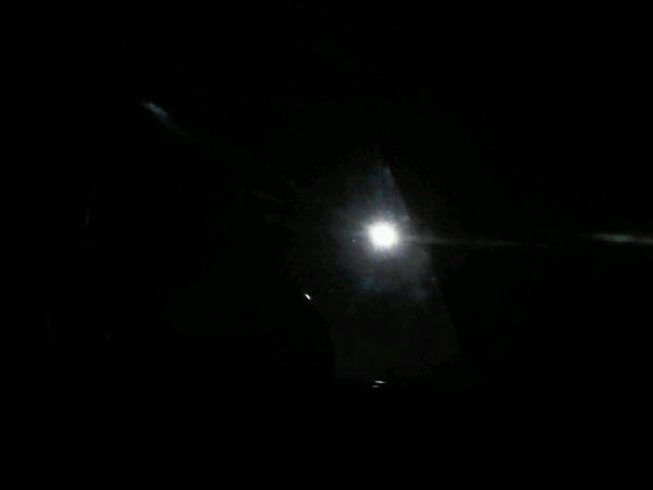 DominiqueeEss's tweet image. N'aww laying on my bed and having the full moon shinning through my window :') #ThinkMode #Moon &amp;lt;3 (shit quality) X