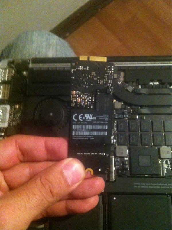BatMacSoporte's tweet image. #MacBookProRetinaDisplay #SSD #BatMac #insideMac