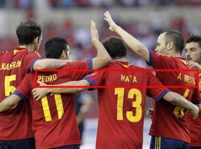 MejoresTwits's tweet photo. ¡Cuidado Iniesta! http://t.co/mwqrmkxC