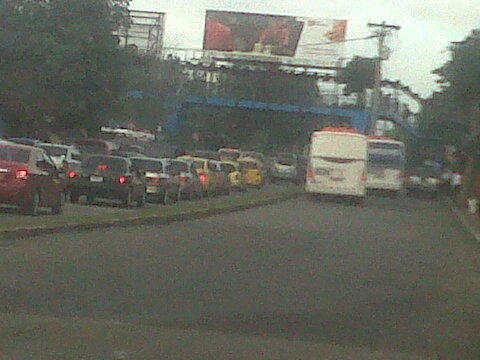 Tranque pesado a la altura de la universidad de panamá <a href="/Traficologo/">traficologo</a>