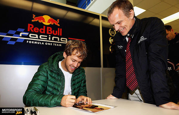 SebVettelWeb's tweet image. BILDER: Alle Bilder mit Sebastian Vettel in der Fabrik in Milton Keynes findest ihr auf: sebastian-vettel-web.de,